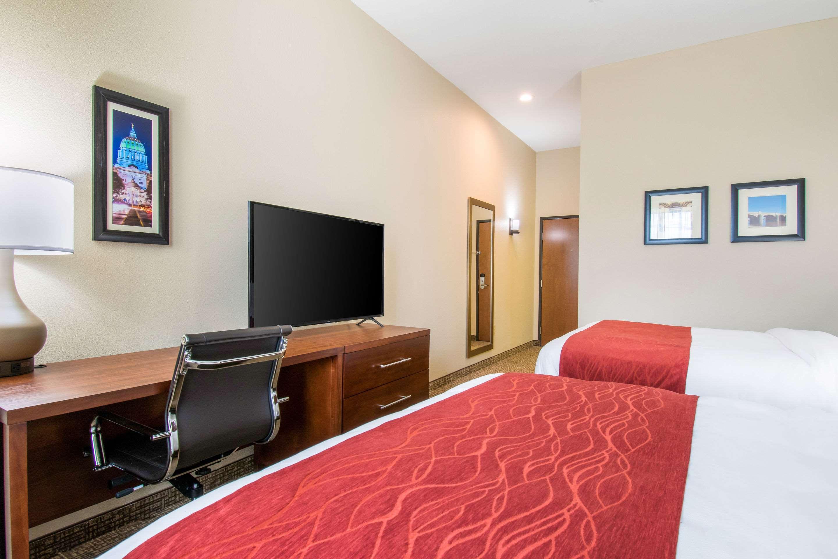 Comfort Inn & Suites Harrisburg - Hershey West Екстериор снимка