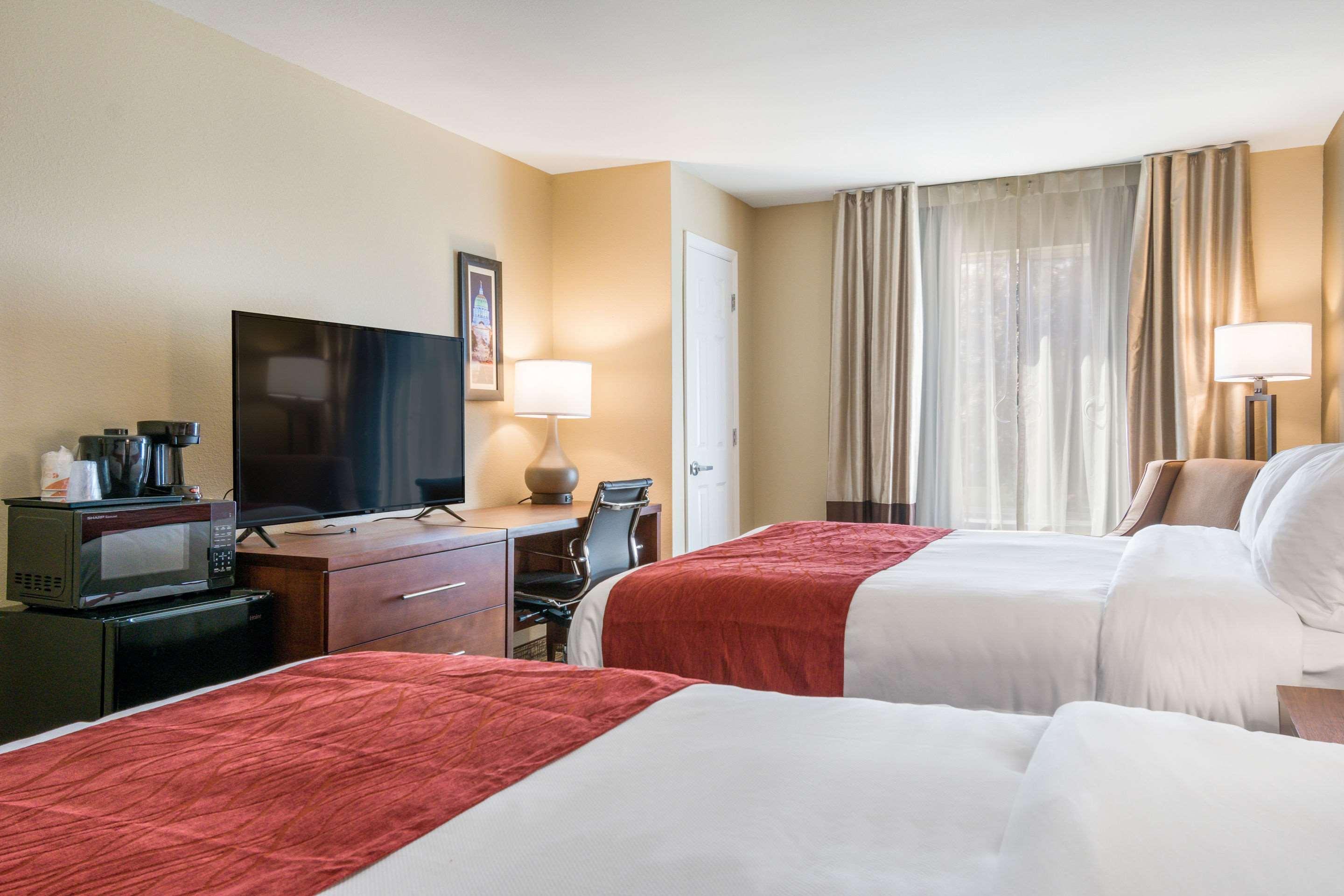 Comfort Inn & Suites Harrisburg - Hershey West Екстериор снимка