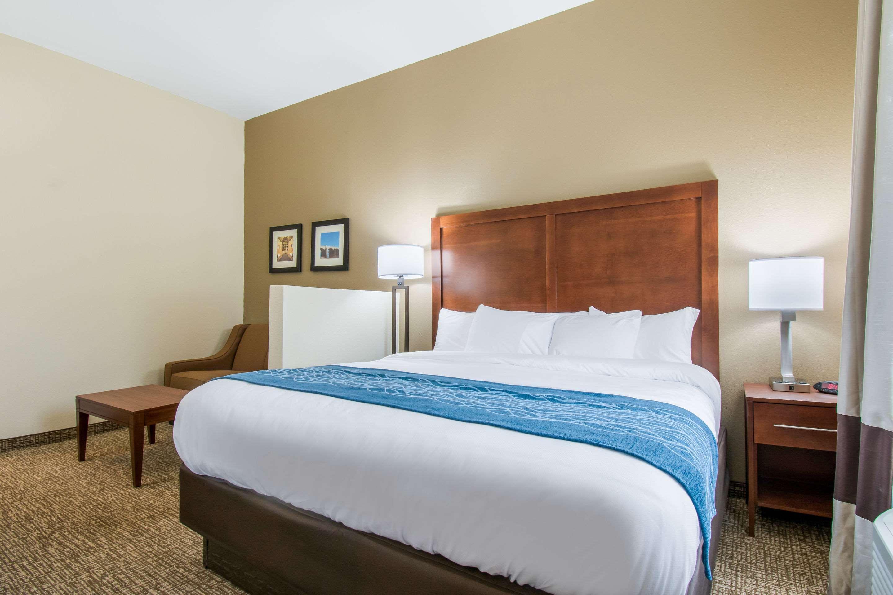 Comfort Inn & Suites Harrisburg - Hershey West Екстериор снимка