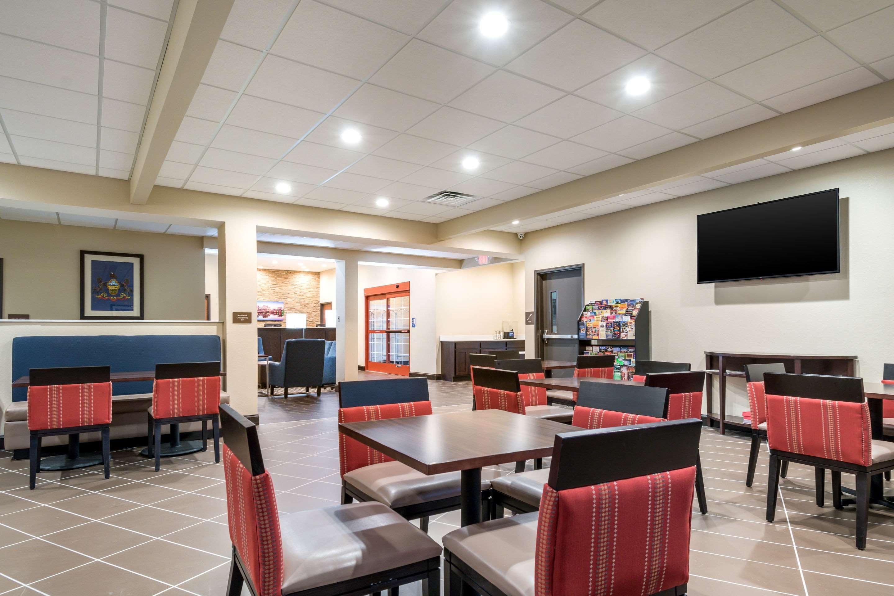 Comfort Inn & Suites Harrisburg - Hershey West Екстериор снимка