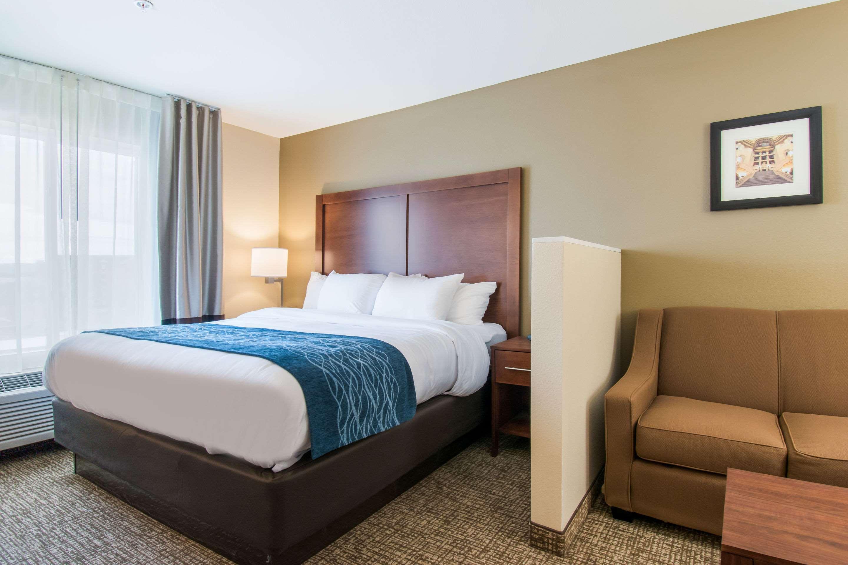 Comfort Inn & Suites Harrisburg - Hershey West Екстериор снимка