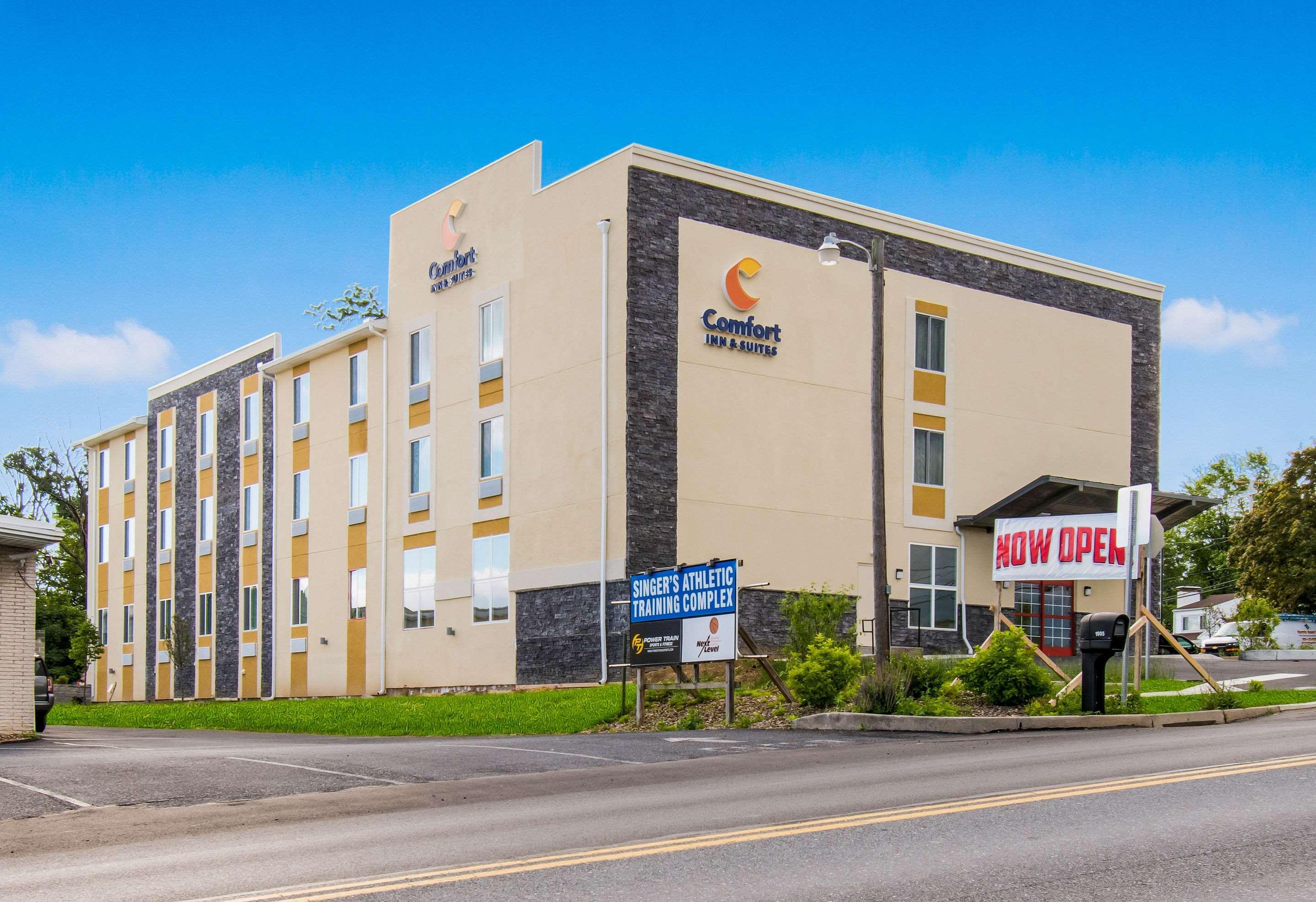 Comfort Inn & Suites Harrisburg - Hershey West Екстериор снимка