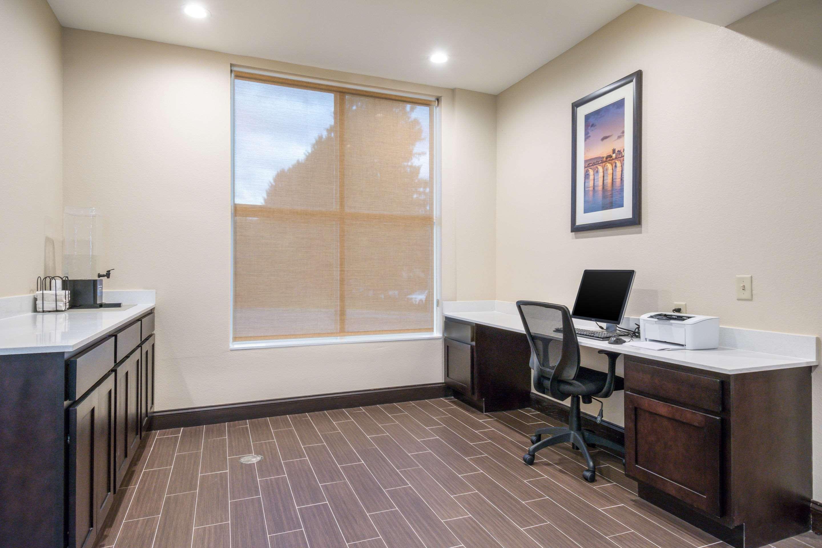 Comfort Inn & Suites Harrisburg - Hershey West Екстериор снимка