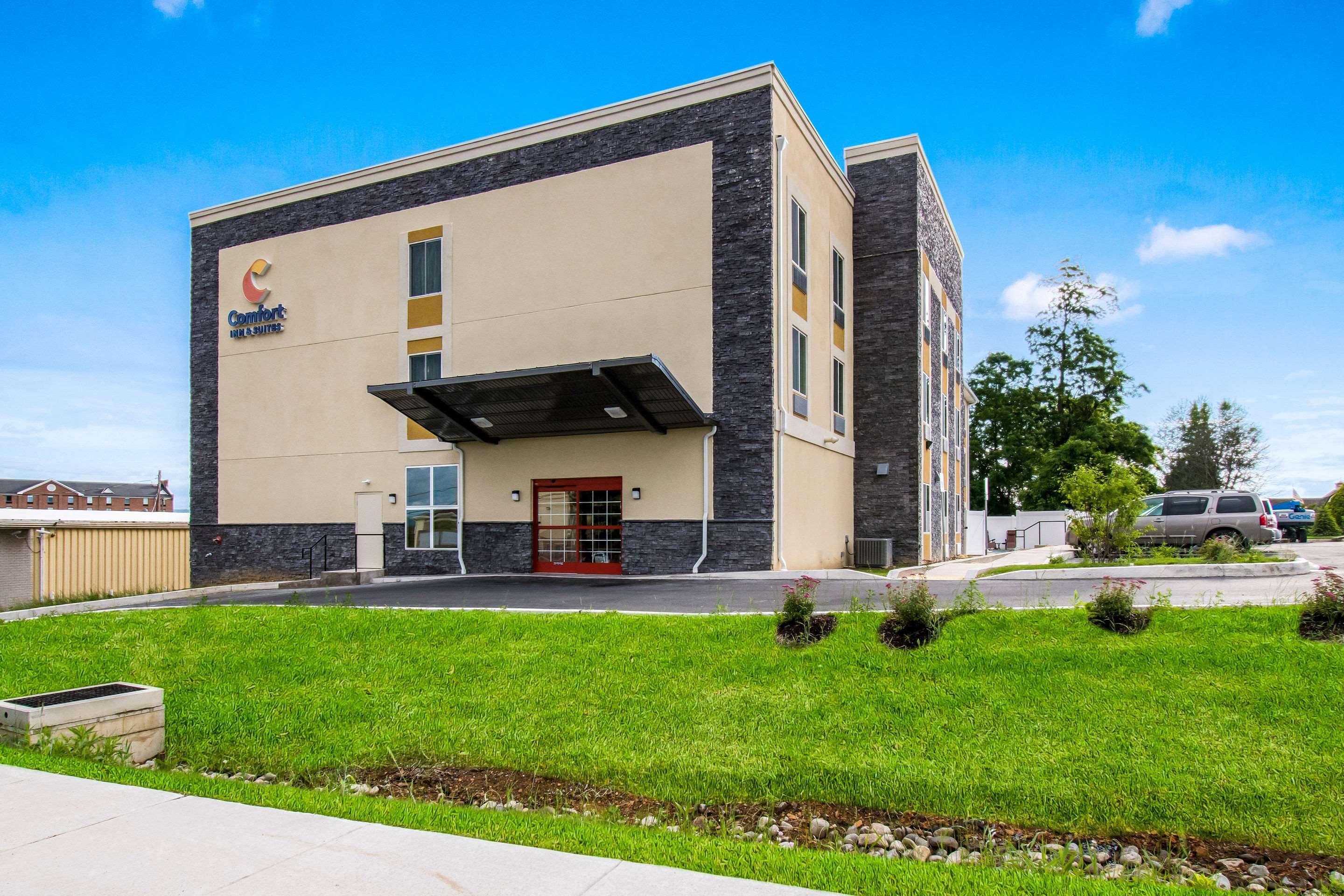 Comfort Inn & Suites Harrisburg - Hershey West Екстериор снимка