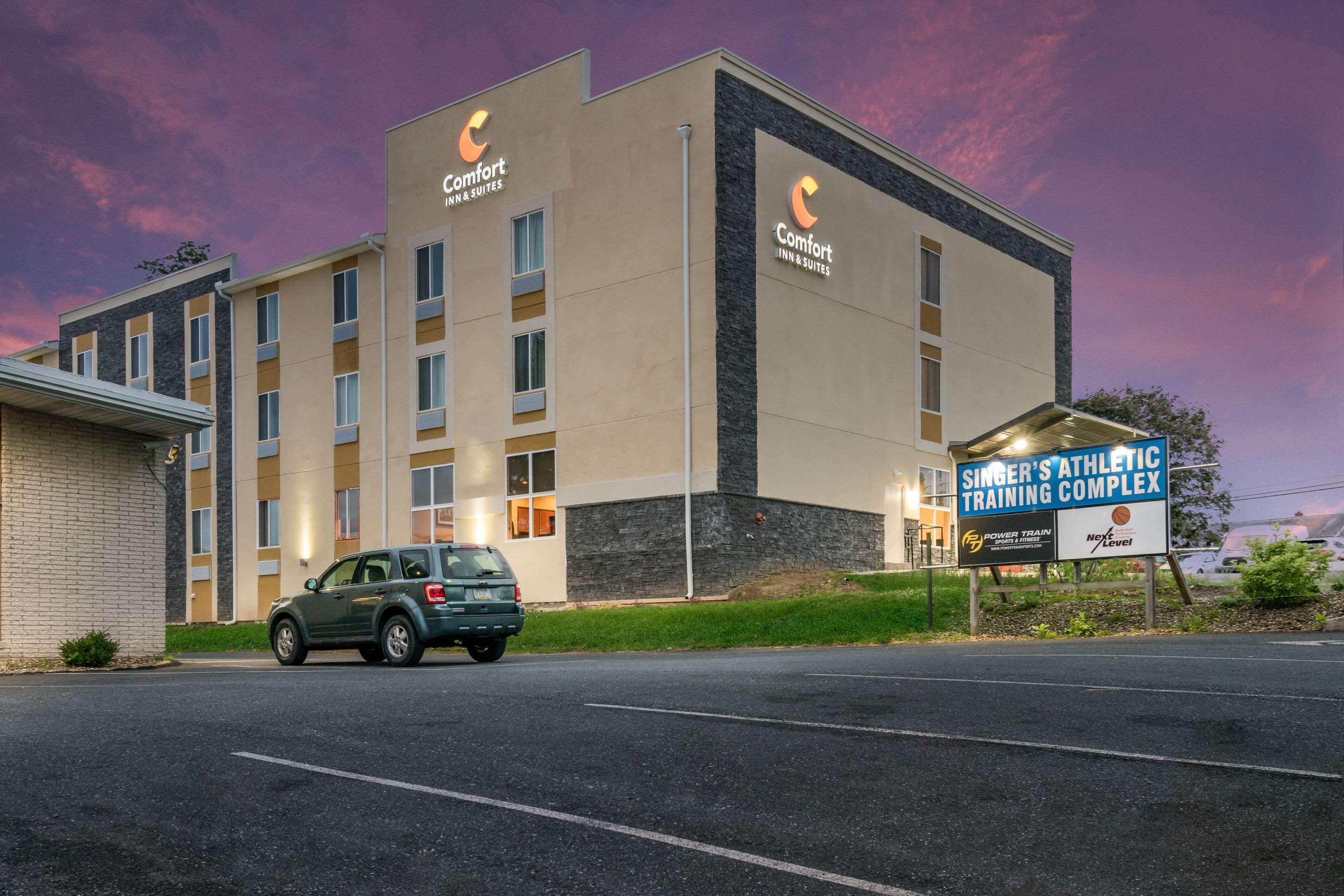 Comfort Inn & Suites Harrisburg - Hershey West Екстериор снимка